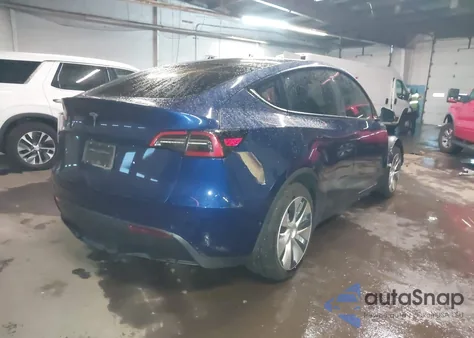 2021 Tesla Model Y Long Range Dual Motor All-Wheel Drive z USA, uszkodzony, nr VIN 5YJYGAEE2MF193803